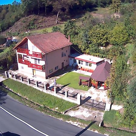 Pensiunea Ilarie Ocnele Mari Bagian luar foto